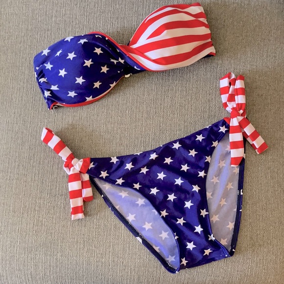 🎉HP🎉 American Flag Bikini 🇺🇸🇺🇸🇺🇸 - Picture 1 of 4